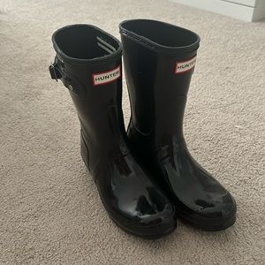 Short glossy hunter boots - black